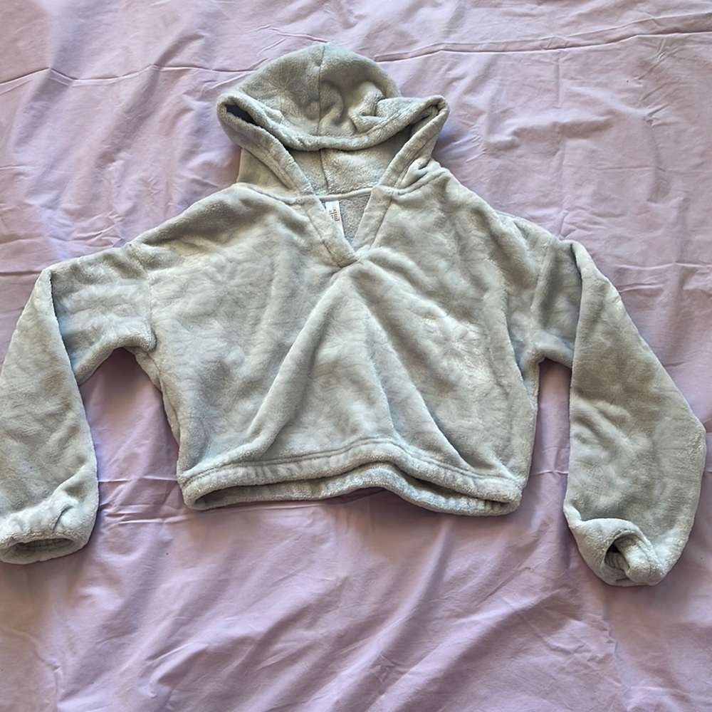 Soft and fluffy cropped hoodie